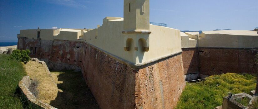 Il restauro del portone di Forte Falcone presentato il 6 aprile
